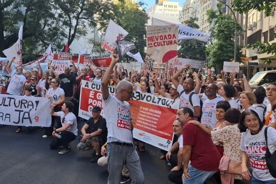 Greve da Cultura_Manifestação na reinauguração do Palácio Capanema 21-05-25 (2)