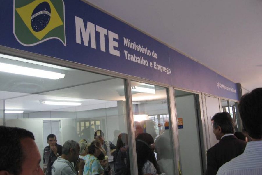 por-ano-o-ministerio-vai-investir-na-r-14-4-milhoes-central-alo-trabalho (1)